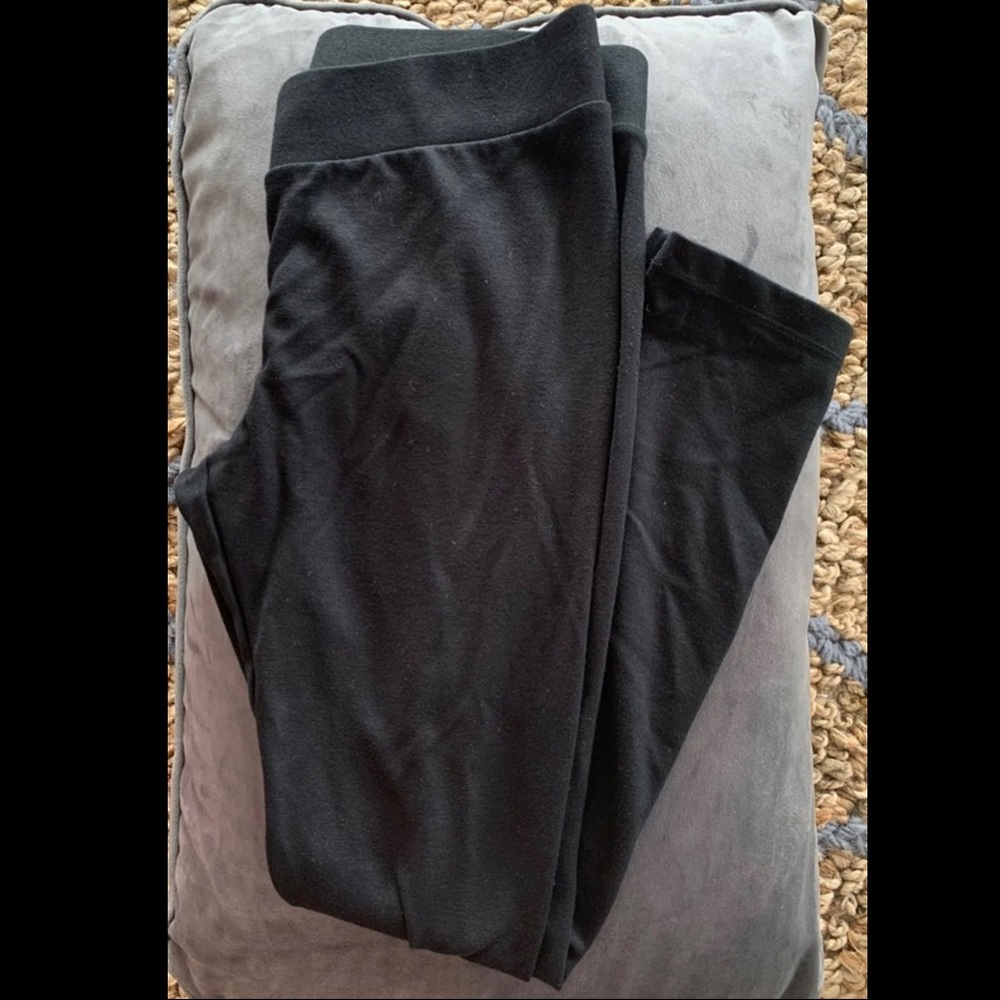 White House/Black Market black leggings. Siz small